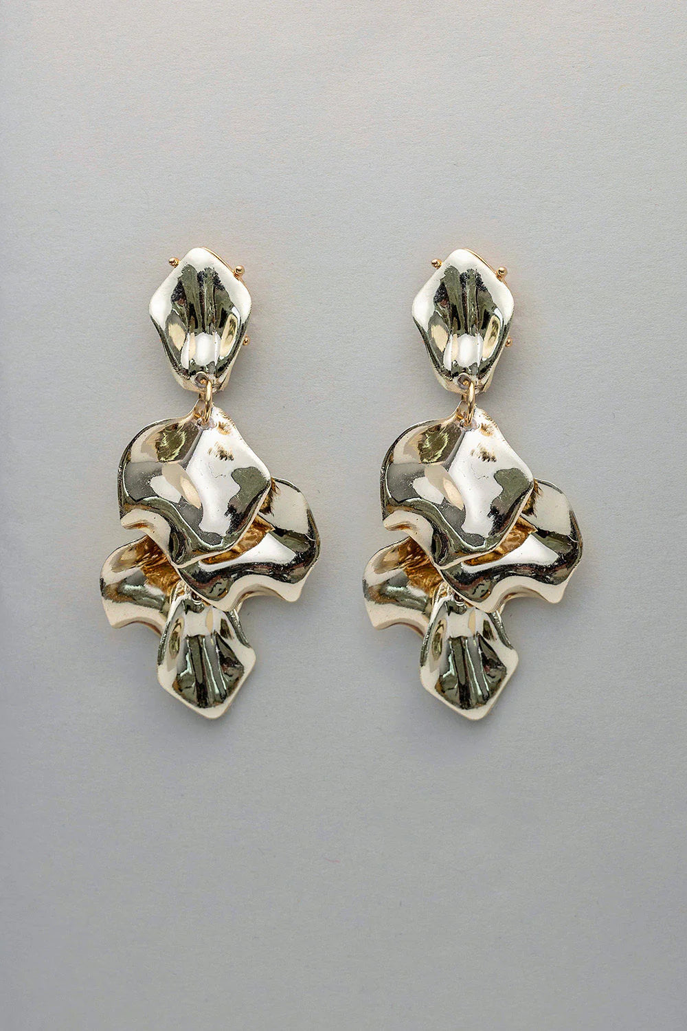 bow-19-korvakorut-leaf-earring-kullankeltainen-1
