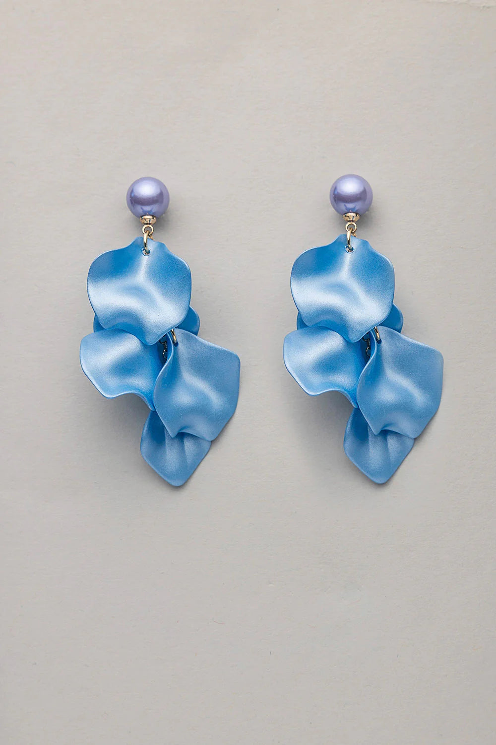 bow-19-korvakorut-leaf-earring-vaaleansininen-1