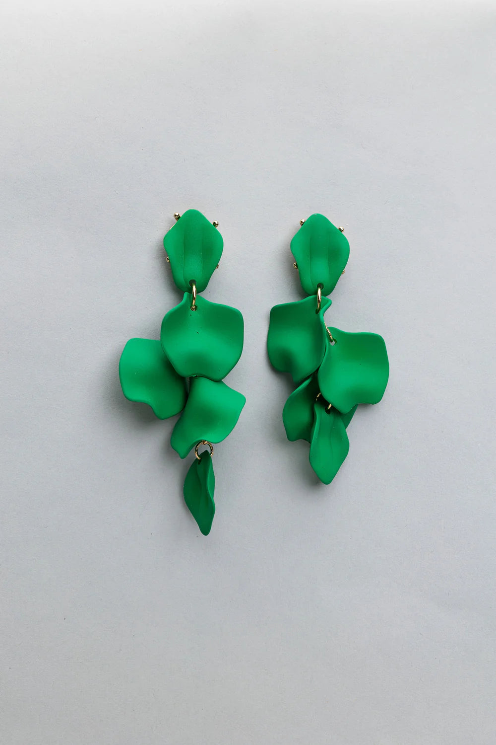 bow-19-korvakorut-leaf-earrings-vihrea-1