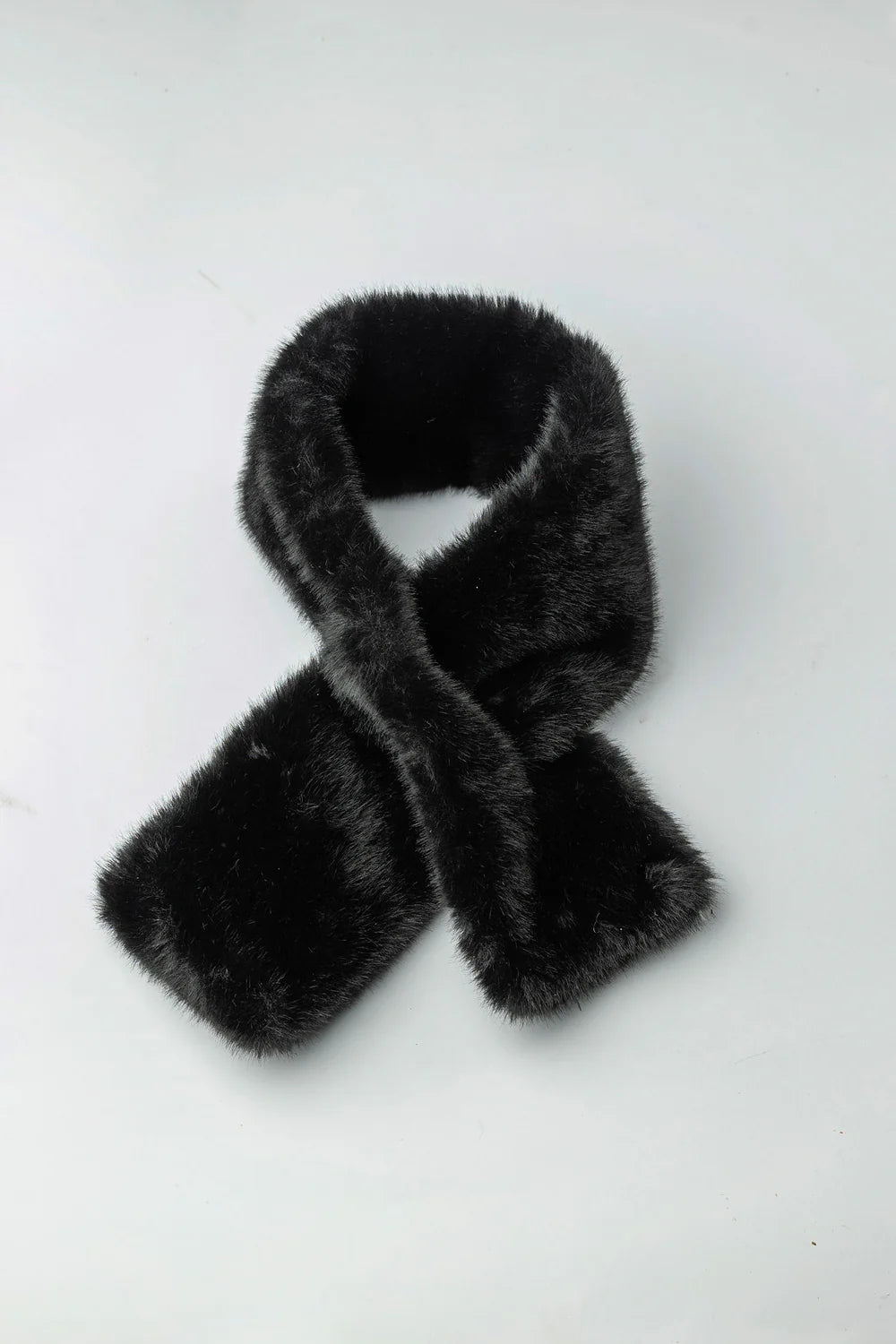 bow-19-naisten-huivi-anais-scarf-musta-1