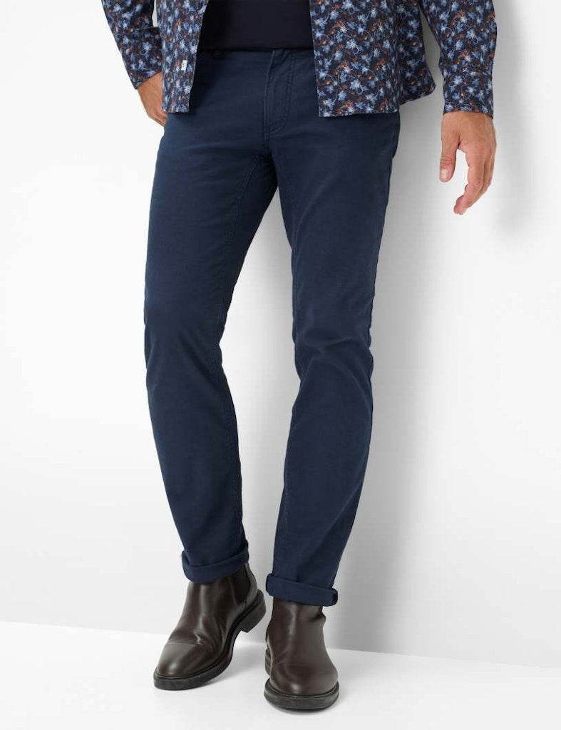brax-miesten-housut-chuck-hi-flex-seasonal-tummansininen-1