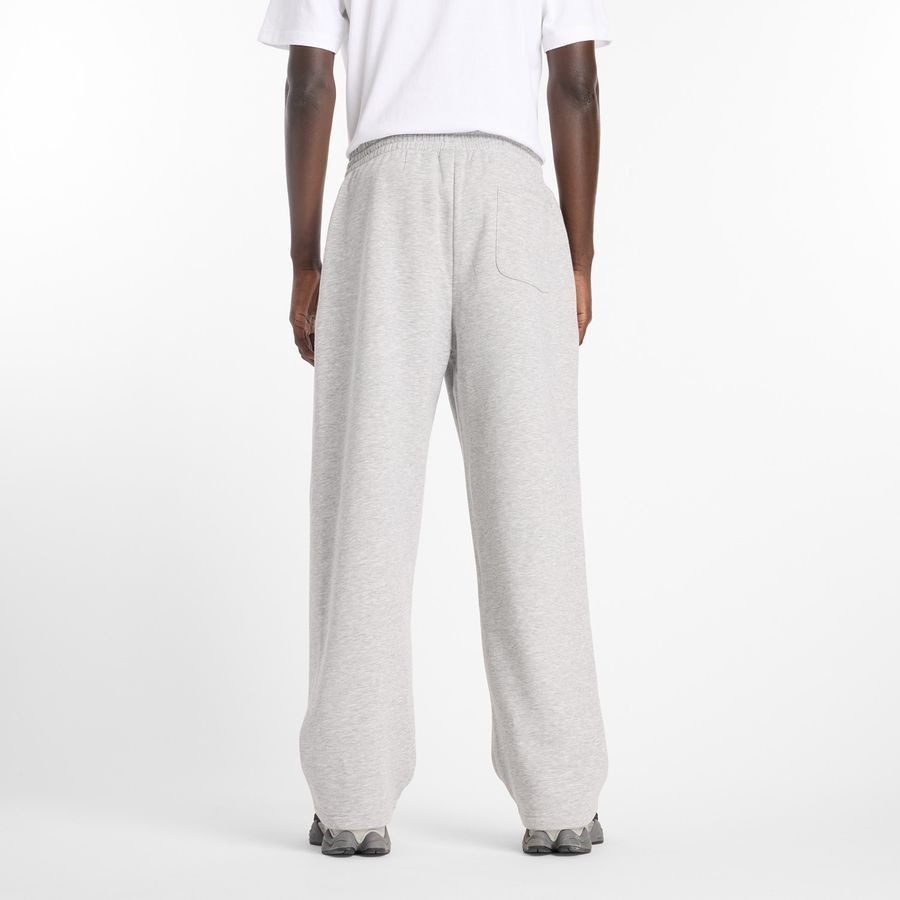 New Balance miesten collegehousut Sport Essentials Fleece Pant, vaaleanharmaa