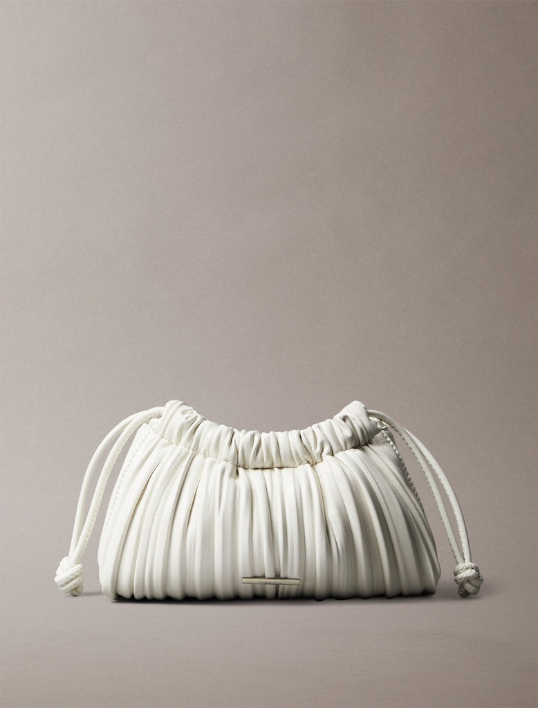 calvin-klein-accessories-naisten-laukku-drwstrng-plss-bag-luonnonvalkoinen-1
