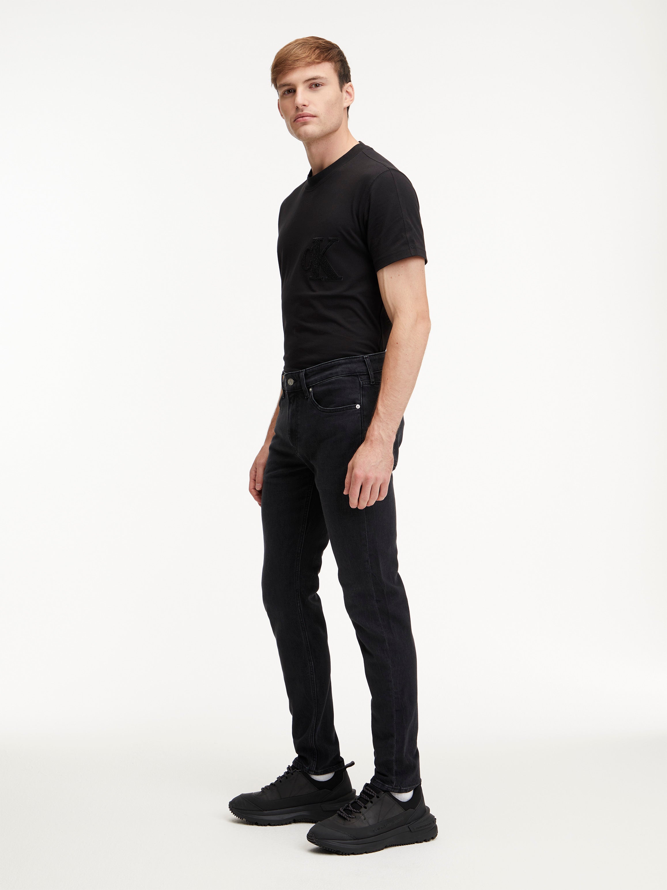 calvin-klein-jeans-farkut-slim-tapered-1by-musta-2