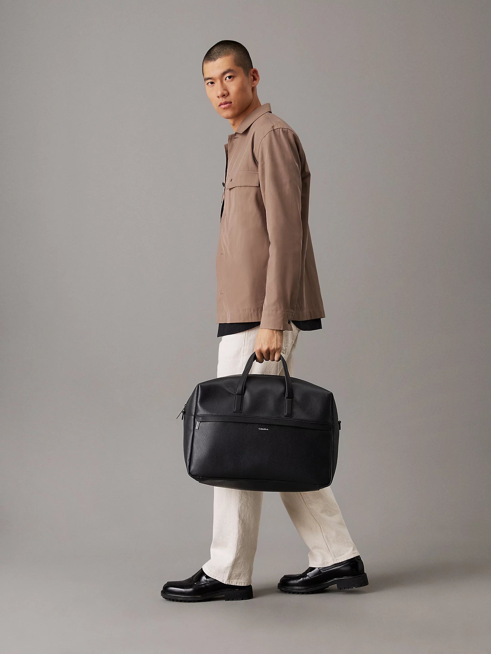 calvin-klein-jeans-laukku-ck-must-weekender-musta-1