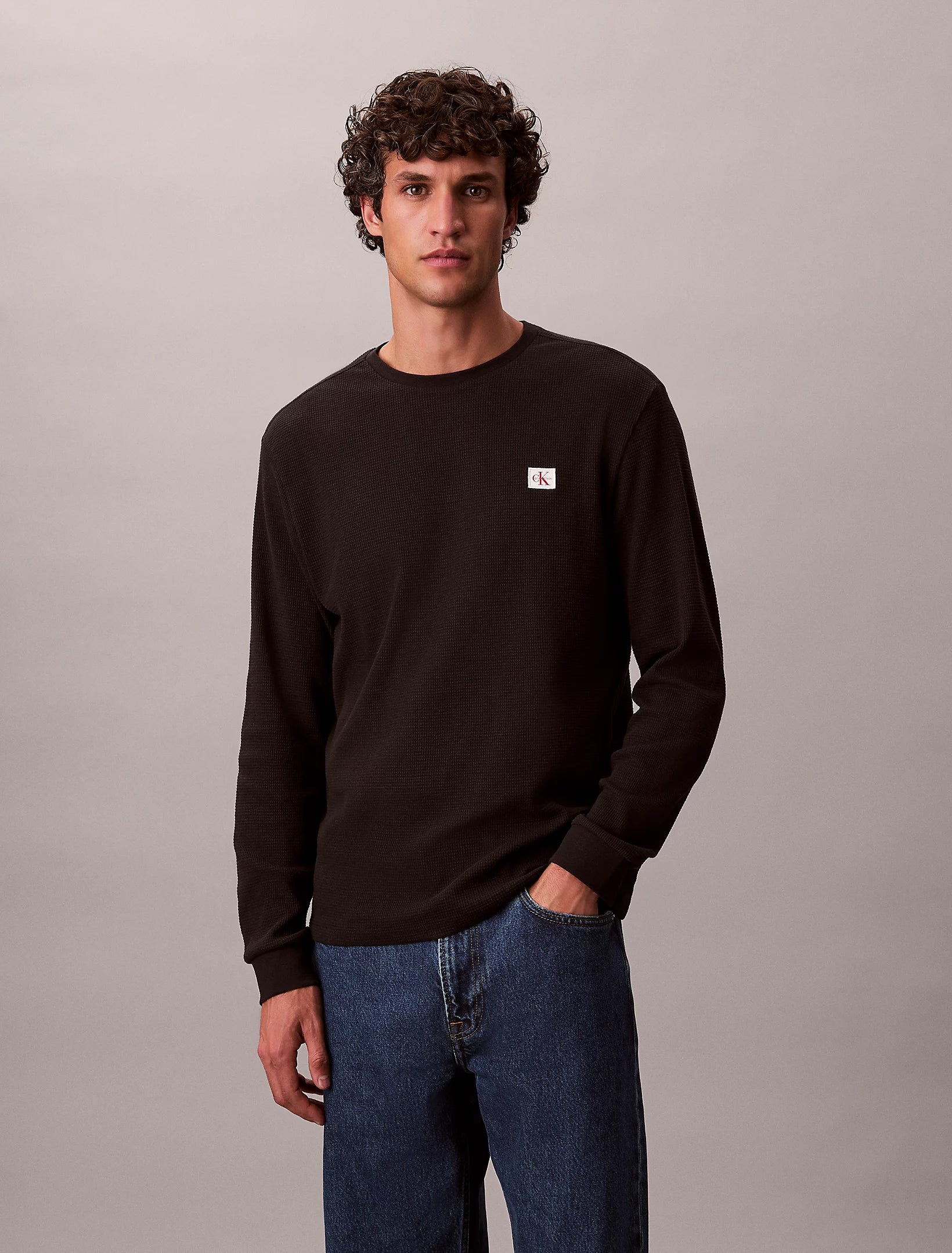 calvin-klein-jeans-miesten-college-ls-waffle-ls-tee-musta-1