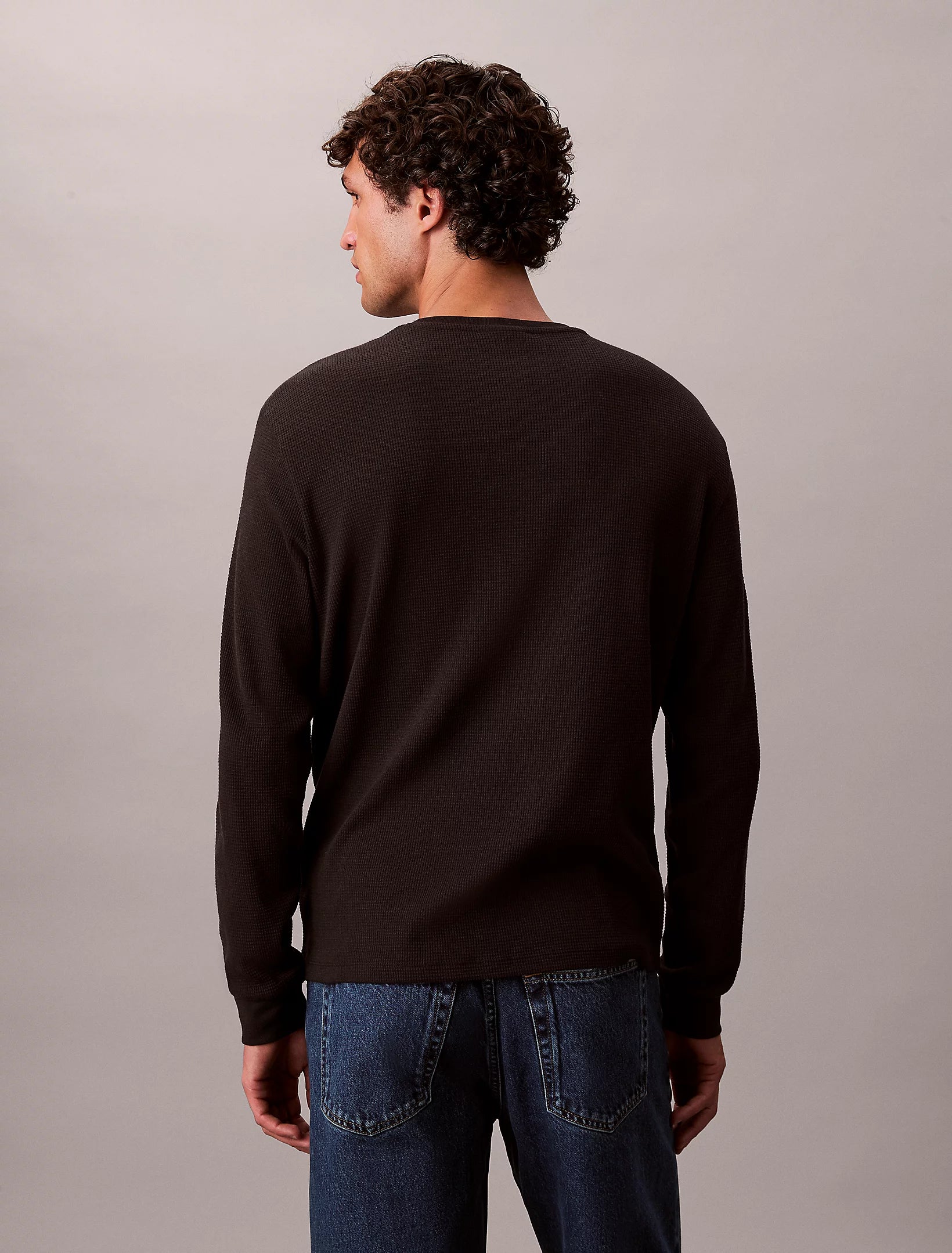 calvin-klein-jeans-miesten-college-ls-waffle-ls-tee-musta-2