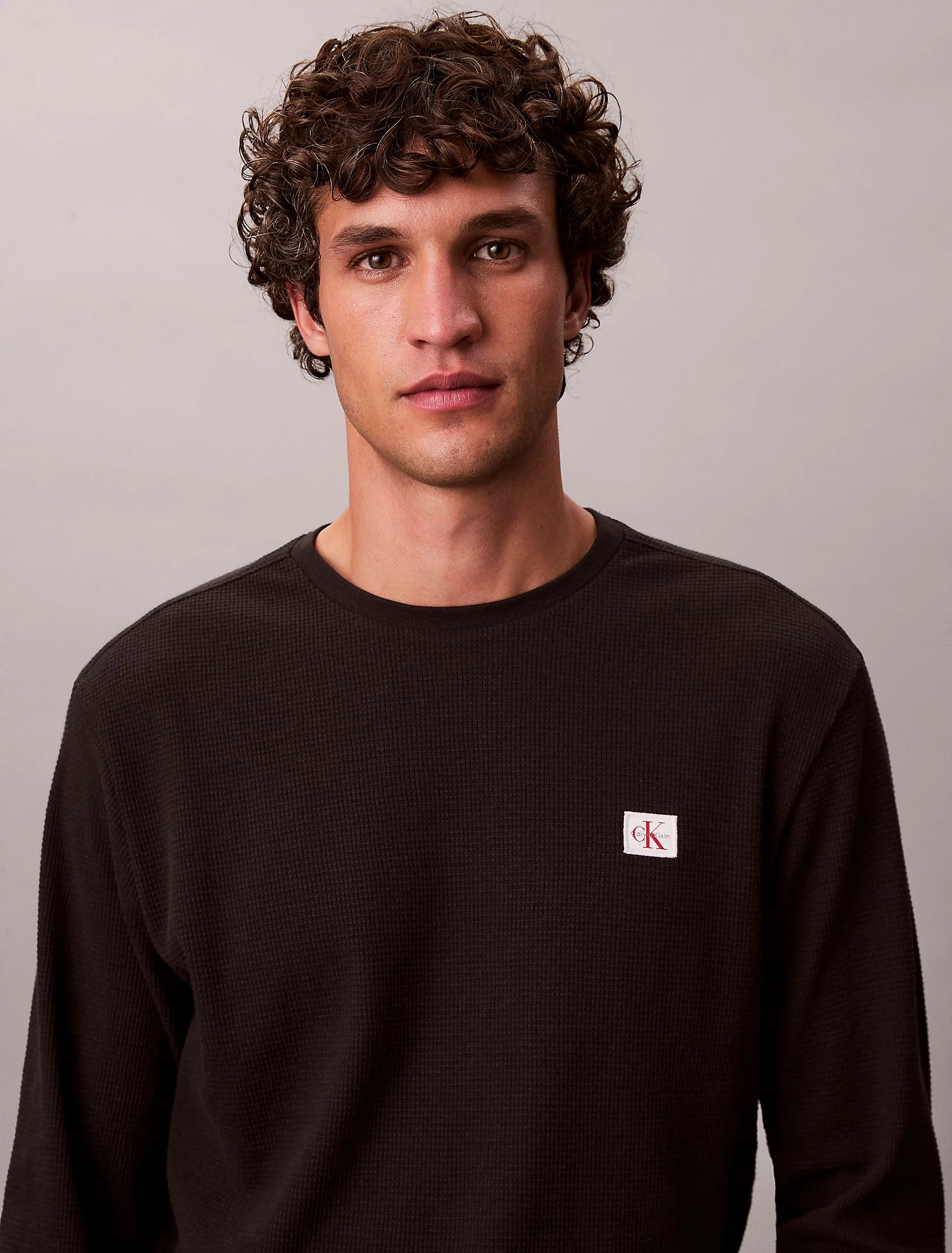 calvin-klein-jeans-miesten-college-ls-waffle-ls-tee-musta-3