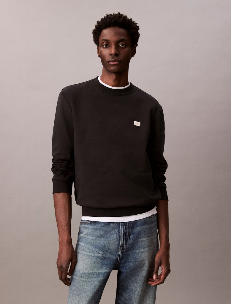 calvin-klein-jeans-miesten-collegepaita-ls-eu-350terry-badge-cn-sweatshirt-musta-1