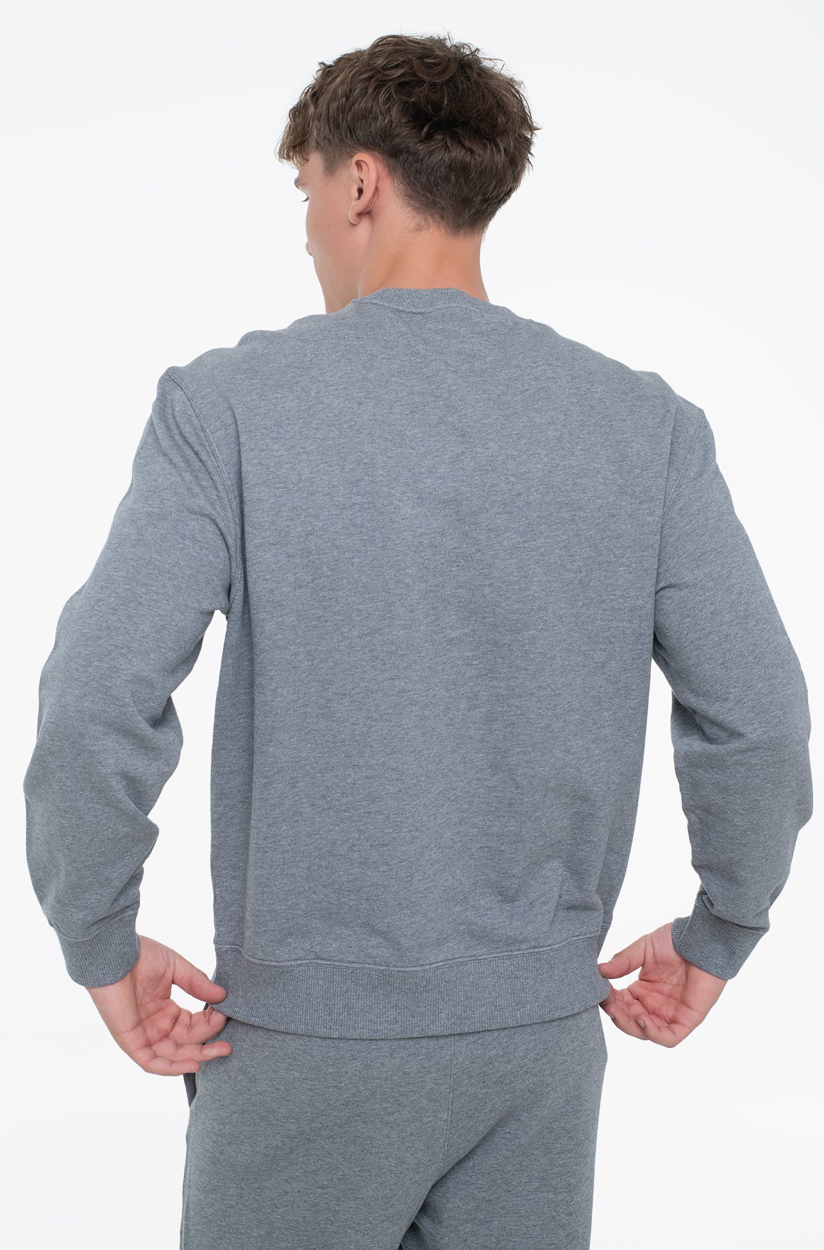 calvin-klein-jeans-miesten-collegepaita-ls-eu-350terry-monogram-cn-sweater-tummanharmaa-2