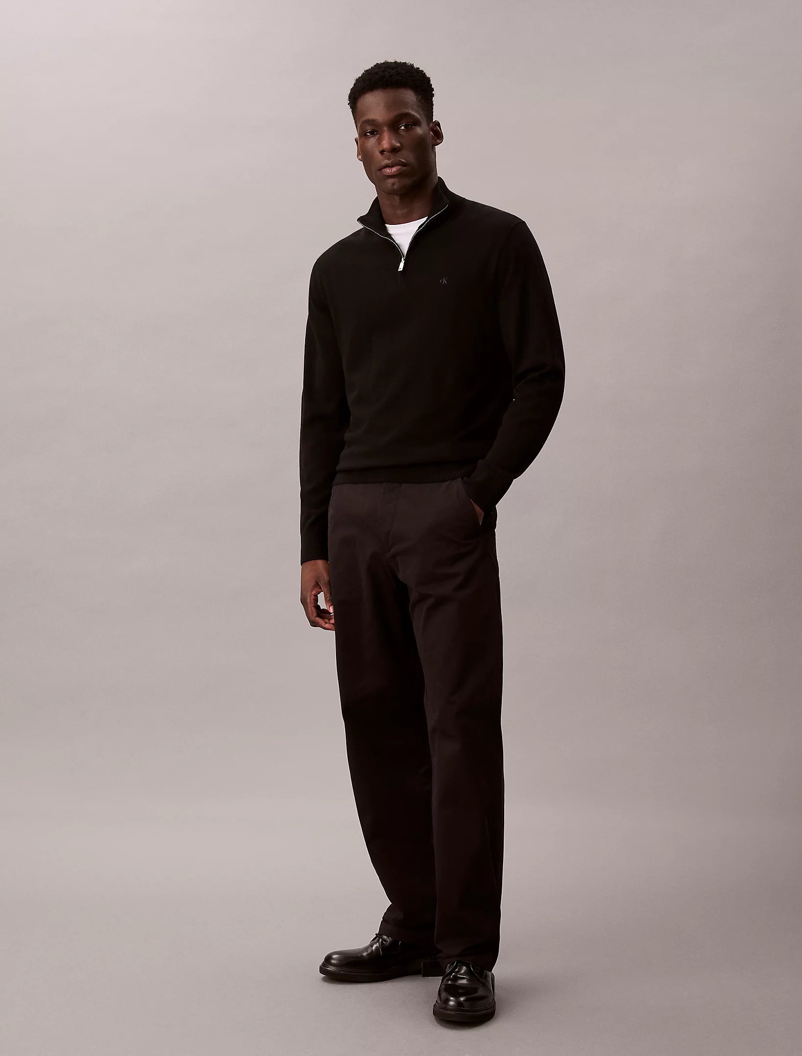 calvin-klein-jeans-miesten-housut-90s-straight-twill-comfort-musta-1