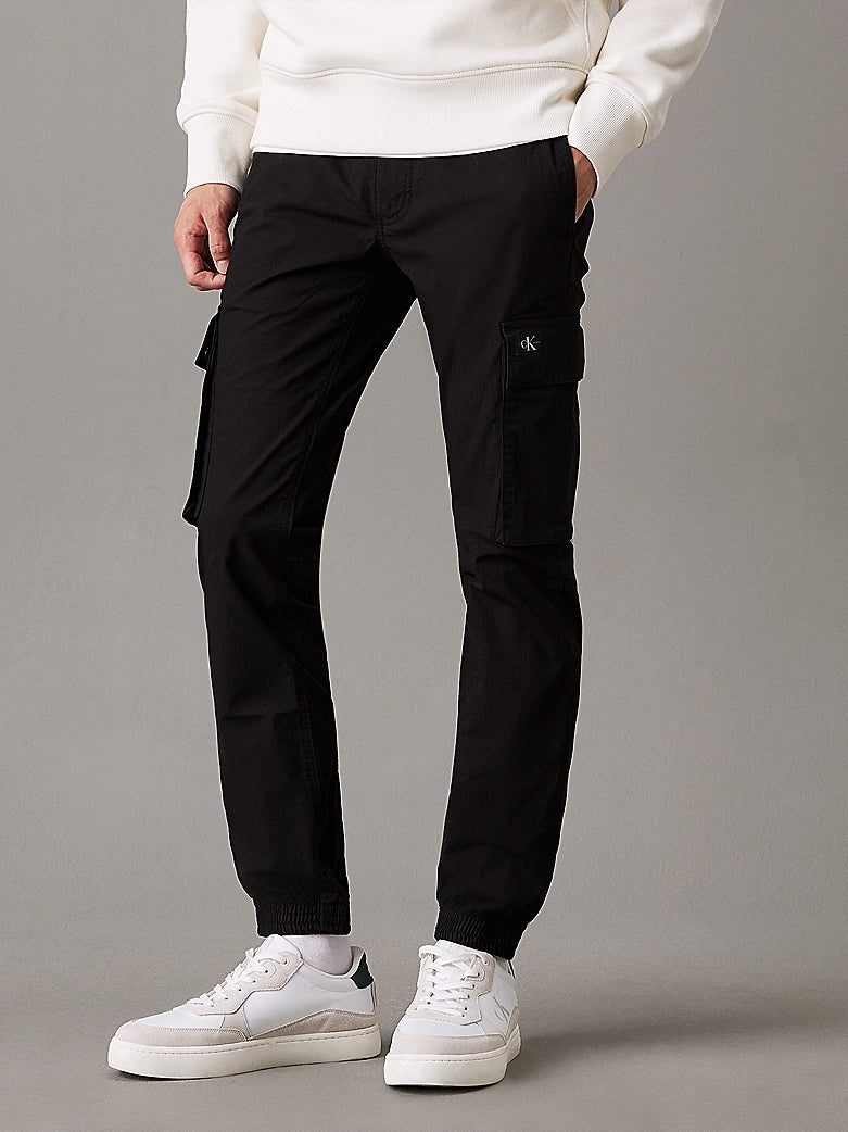 calvin-klein-jeans-miesten-housut-skinny-cargo-musta-1