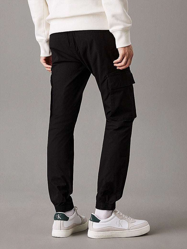 calvin-klein-jeans-miesten-housut-skinny-cargo-musta-2