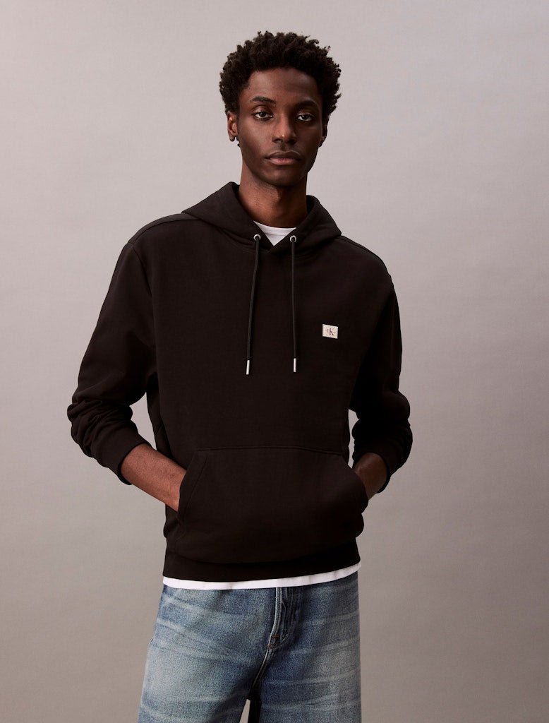 calvin-klein-jeans-miesten-huppari-ls-eu-350terry-badge-hoodie-musta-1