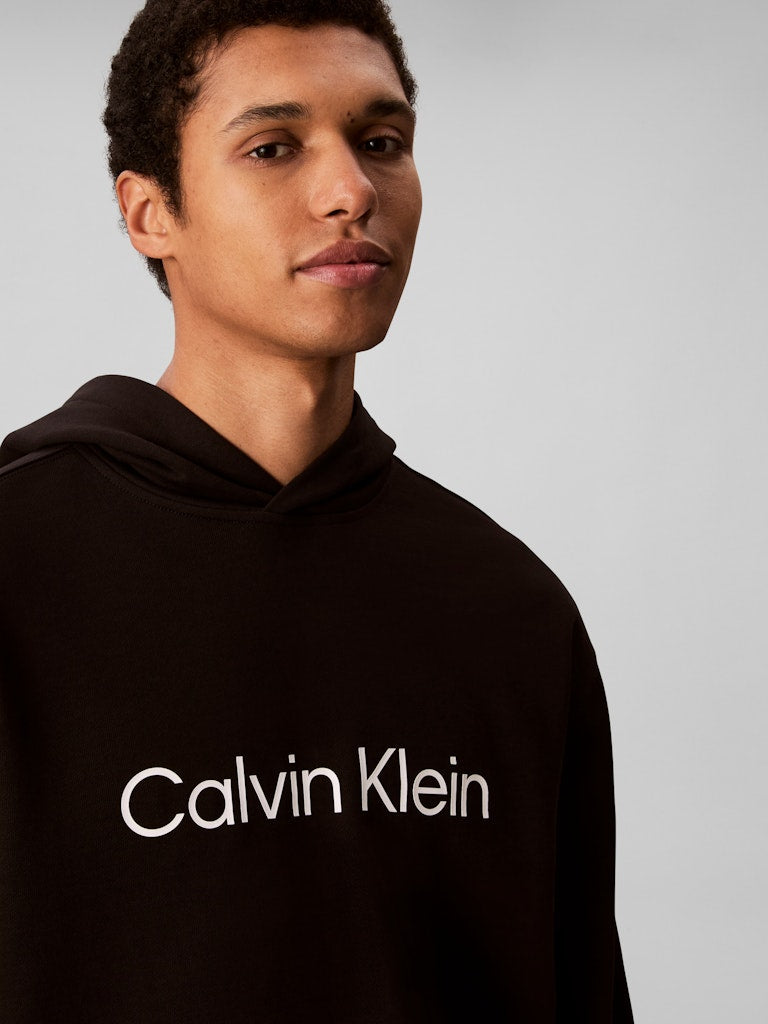 calvin-klein-jeans-miesten-huppari-ls-eu-standard-logo-350terry-po-musta-3