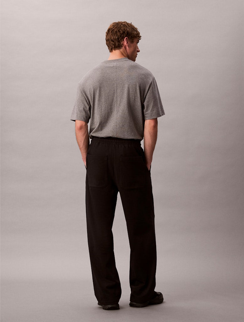 calvin-klein-jeans-miesten-joggerit-ls-premium-terry-ck-emblem-jogger-musta-4