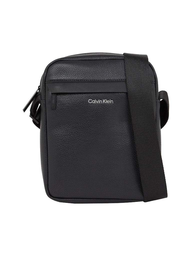 calvin-klein-jeans-miesten-laukku-ck-must-reporter-musta-1