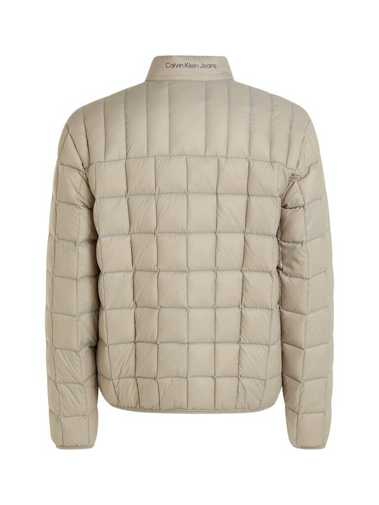 calvin-klein-jeans-miesten-lyhyt-untuvatakki-k-ultra-light-down-jacket-beige-5