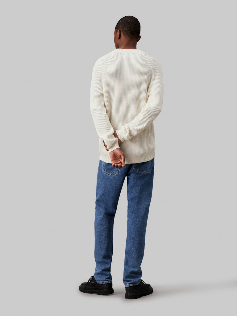 calvin-klein-jeans-miesten-neulepusero-soft-utility-raglan-sweater-valkoinen-3