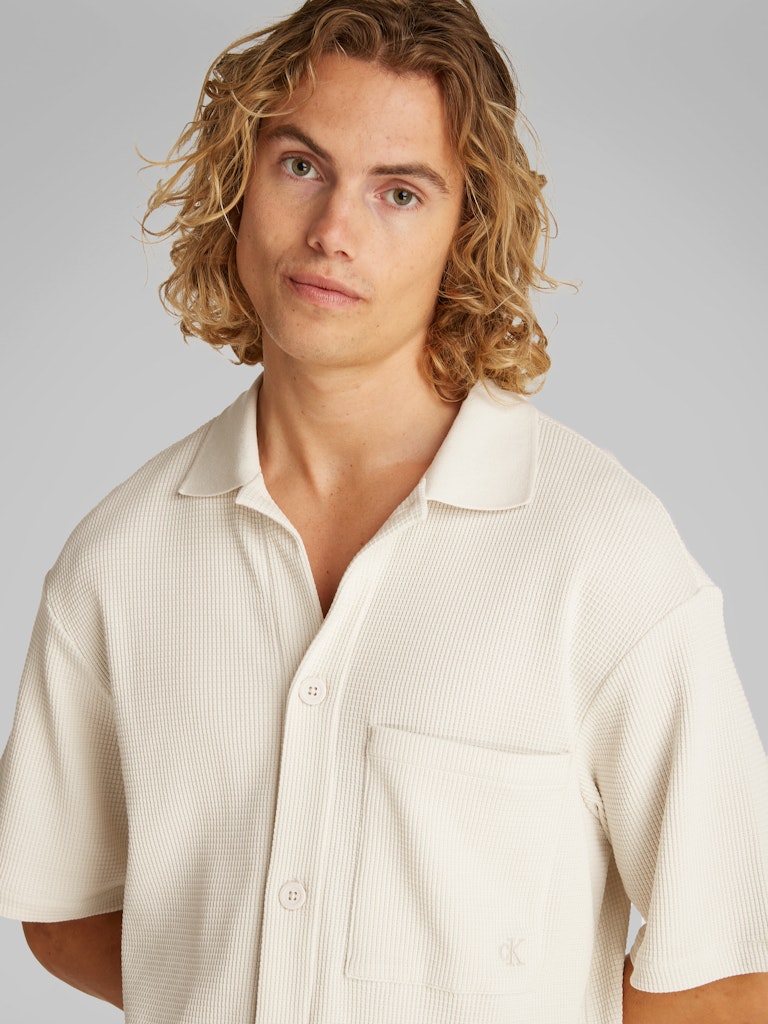 calvin-klein-jeans-miesten-paita-chunky-waffle-ss-hwk-overshirt-valkoinen-4