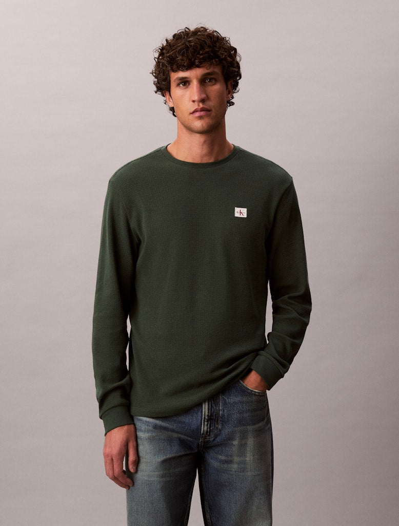 calvin-klein-jeans-miesten-paita-ls-waffle-badge-crewnk-tee-armeijanvihrea-1