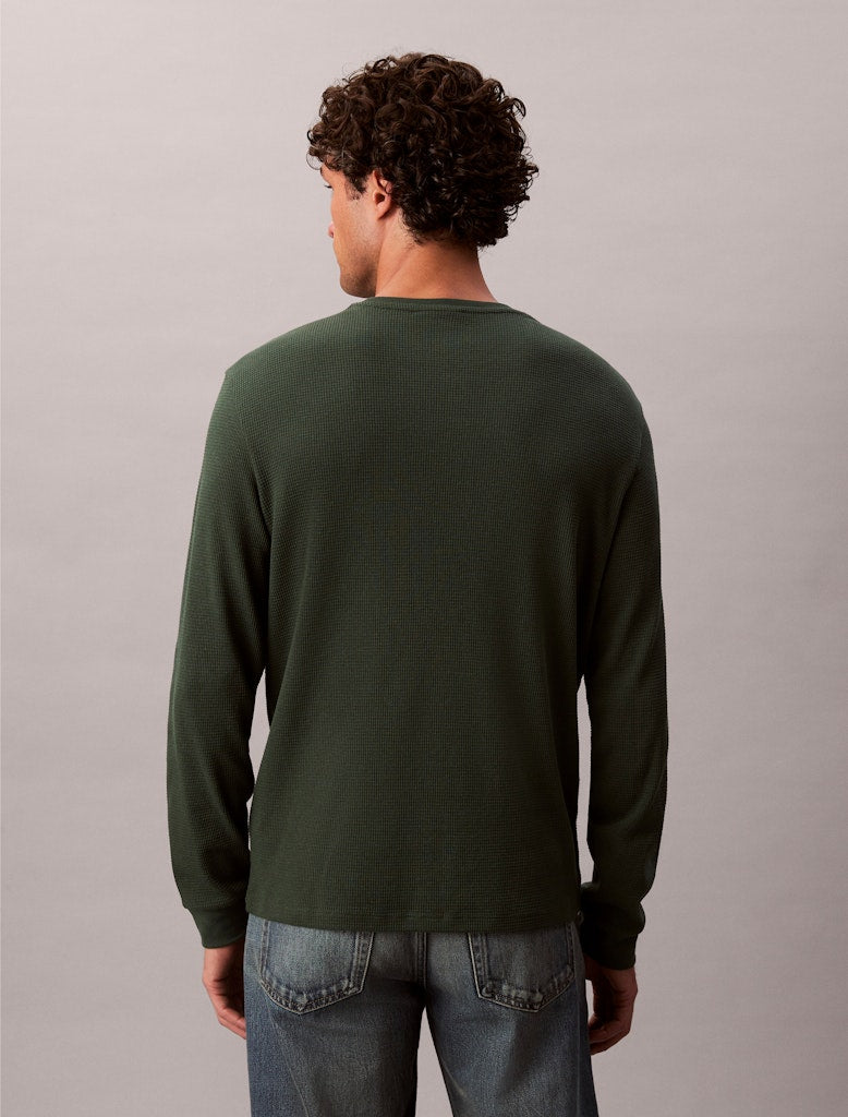 calvin-klein-jeans-miesten-paita-ls-waffle-badge-crewnk-tee-armeijanvihrea-3