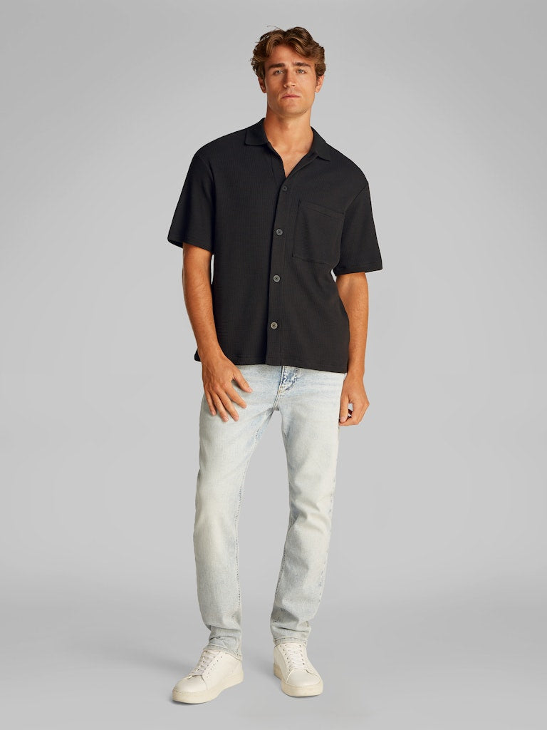 calvin-klein-jeans-miesten-paitatakki-chunky-waffle-ss-hwk-overshirt-musta-3
