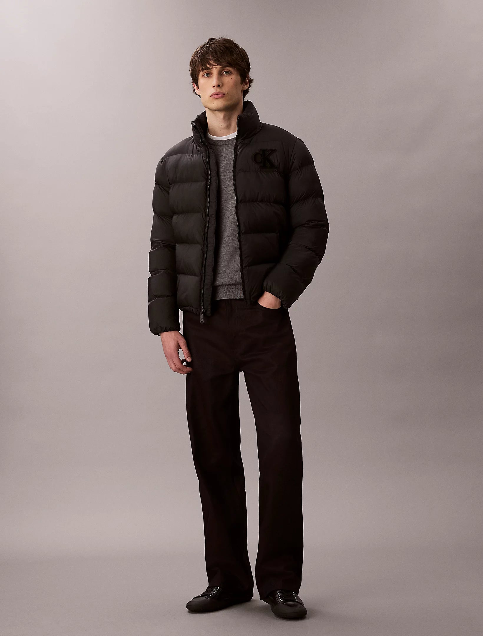calvin-klein-jeans-miesten-puffertakki-ls-nylon-monogram-puffer-jacket-musta-1