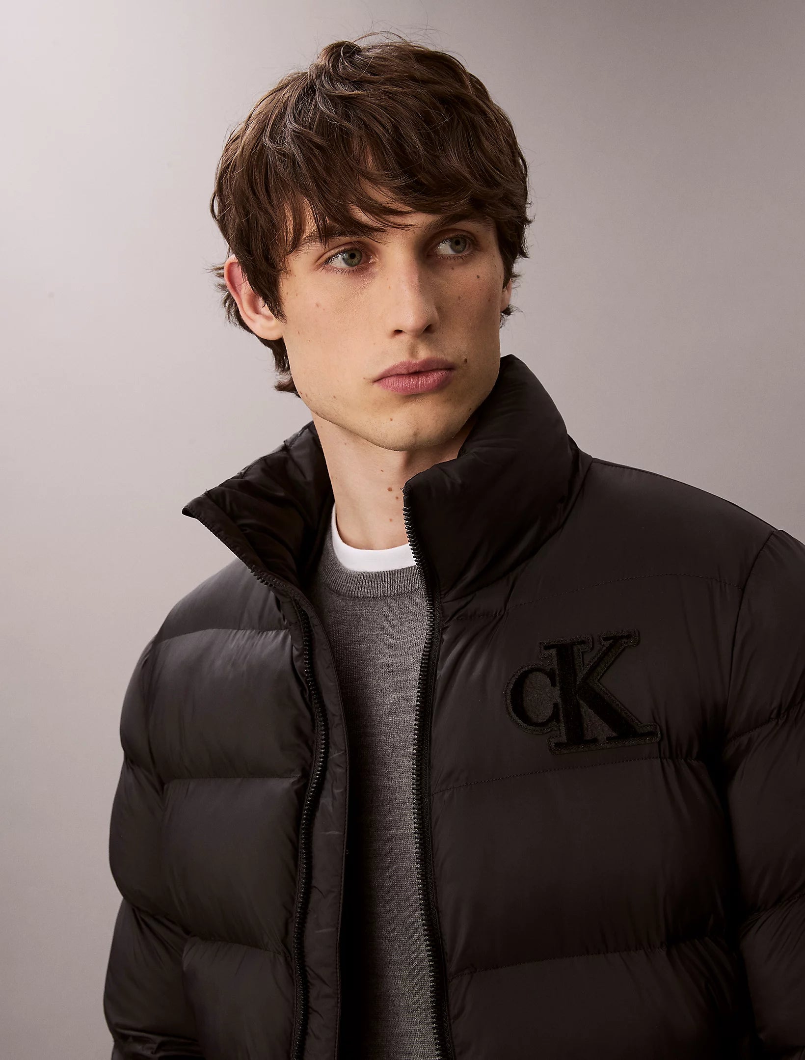 calvin-klein-jeans-miesten-puffertakki-ls-nylon-monogram-puffer-jacket-musta-5