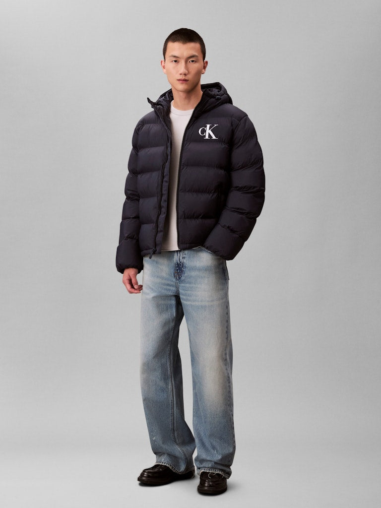 calvin-klein-jeans-miesten-puffertakki-ls-nylon-monogram-puffer-jacket-tummansininen-2