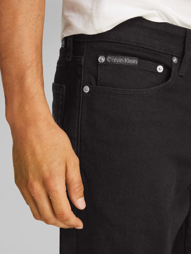 calvin-klein-jeans-miesten-shortsit-slim-short-1a4-black-musta-4