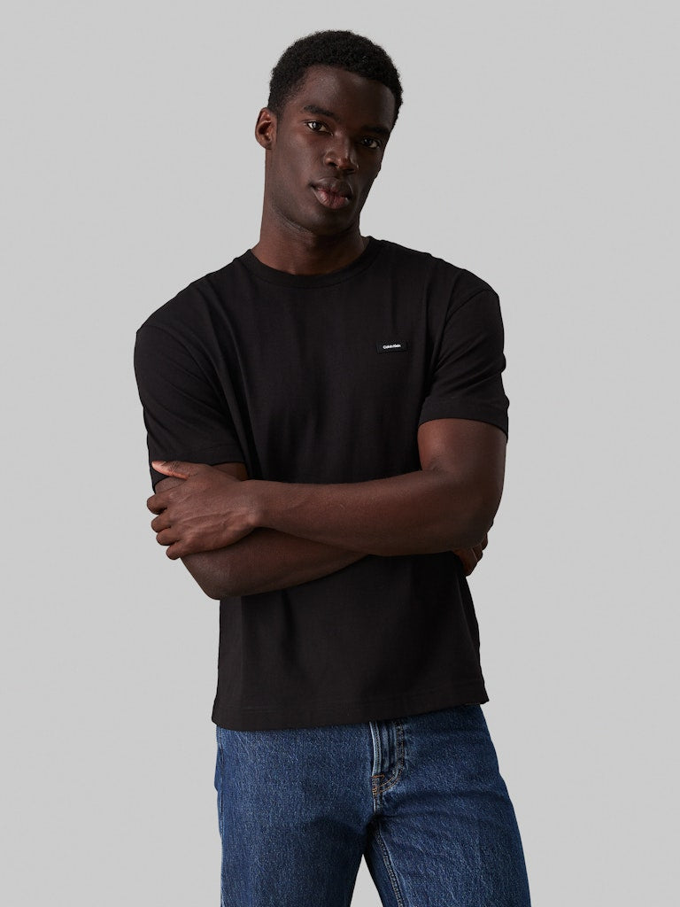 calvin-klein-jeans-miesten-t-paita-cotton-comfort-fit-t-shirt-musta-1