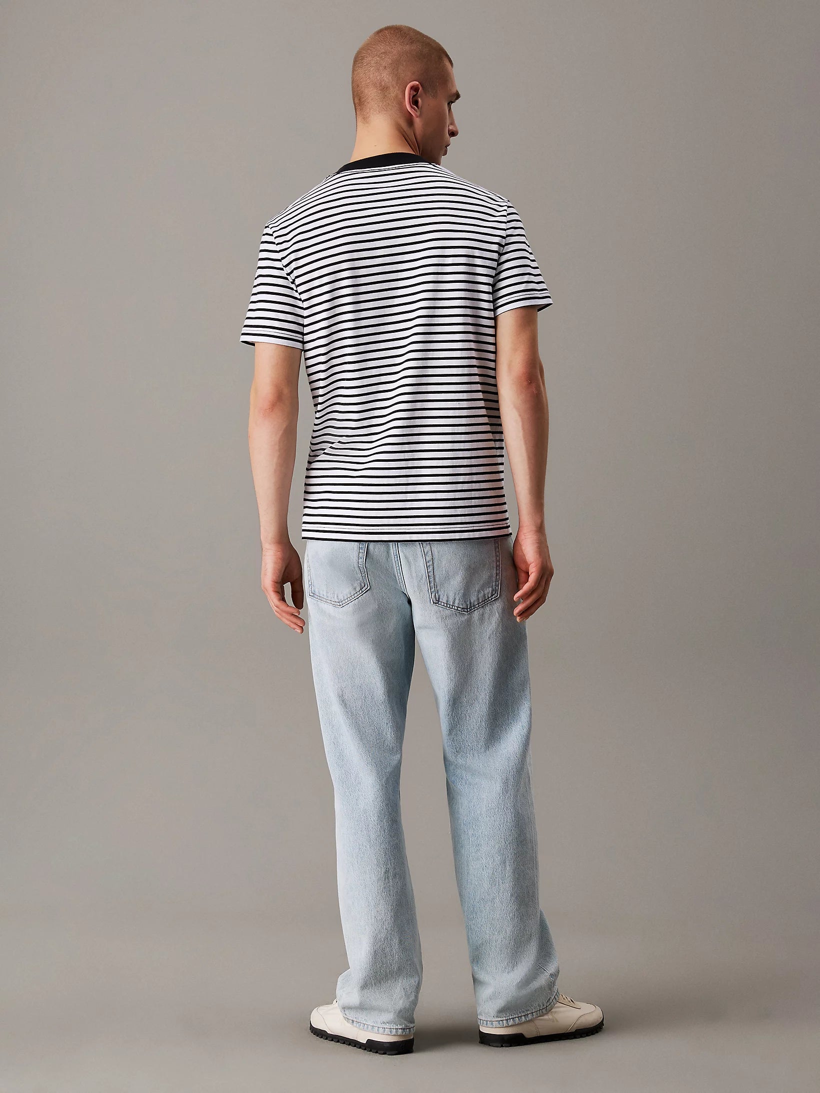 calvin-klein-jeans-miesten-t-paita-heavy-regular-tee-raidallinen-musta-2