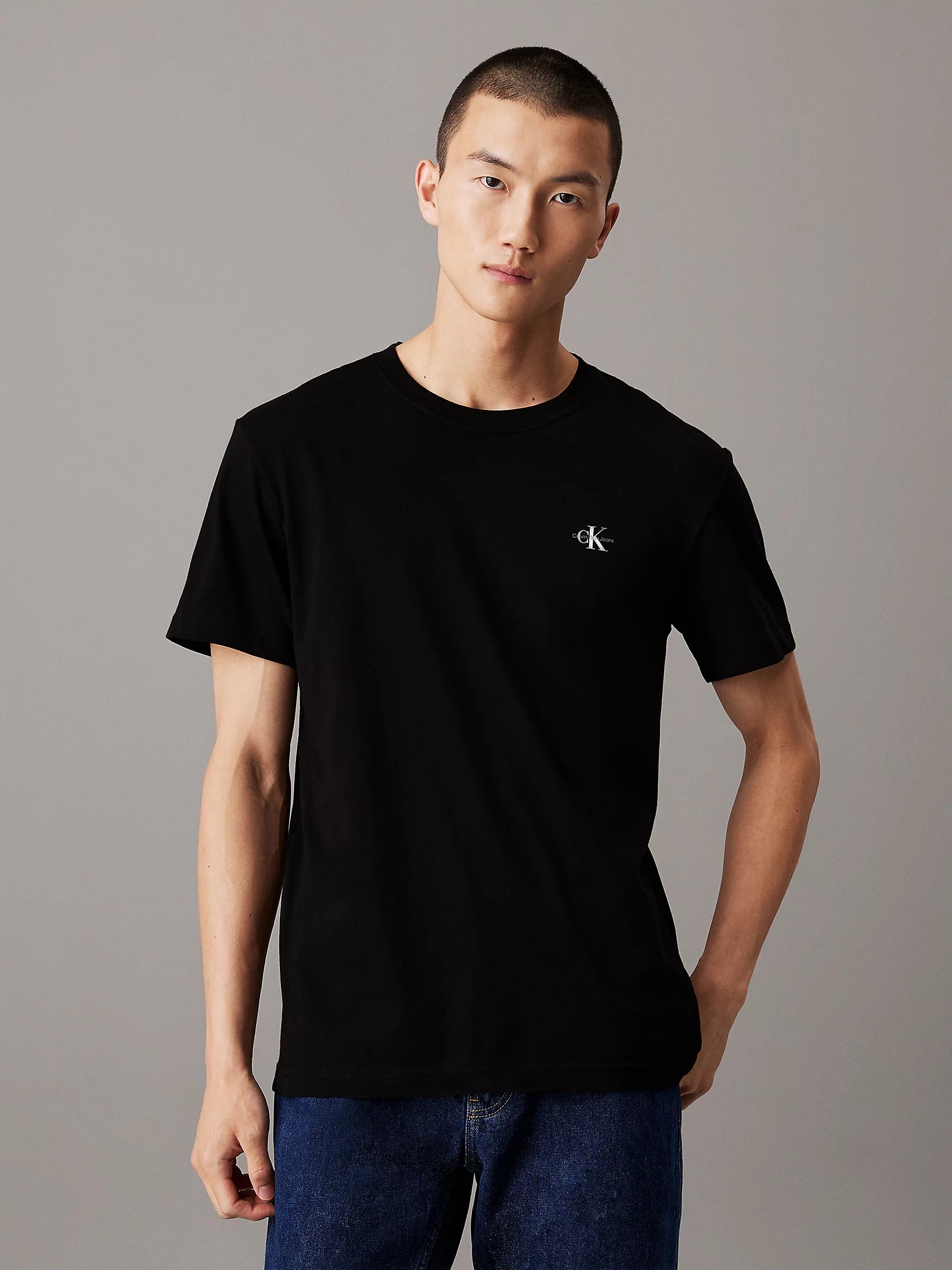 calvin-klein-jeans-miesten-t-paita-monogram-t-shirt-musta-1
