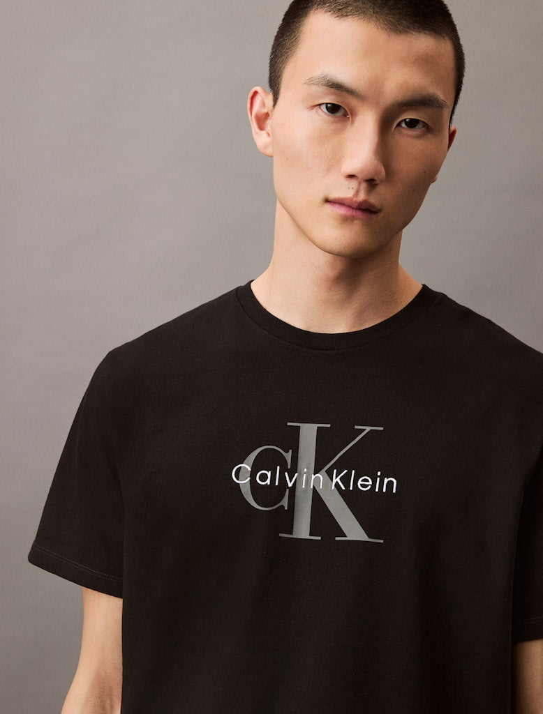 calvin-klein-jeans-miesten-t-paita-ss-hero-monologo-te-musta-4