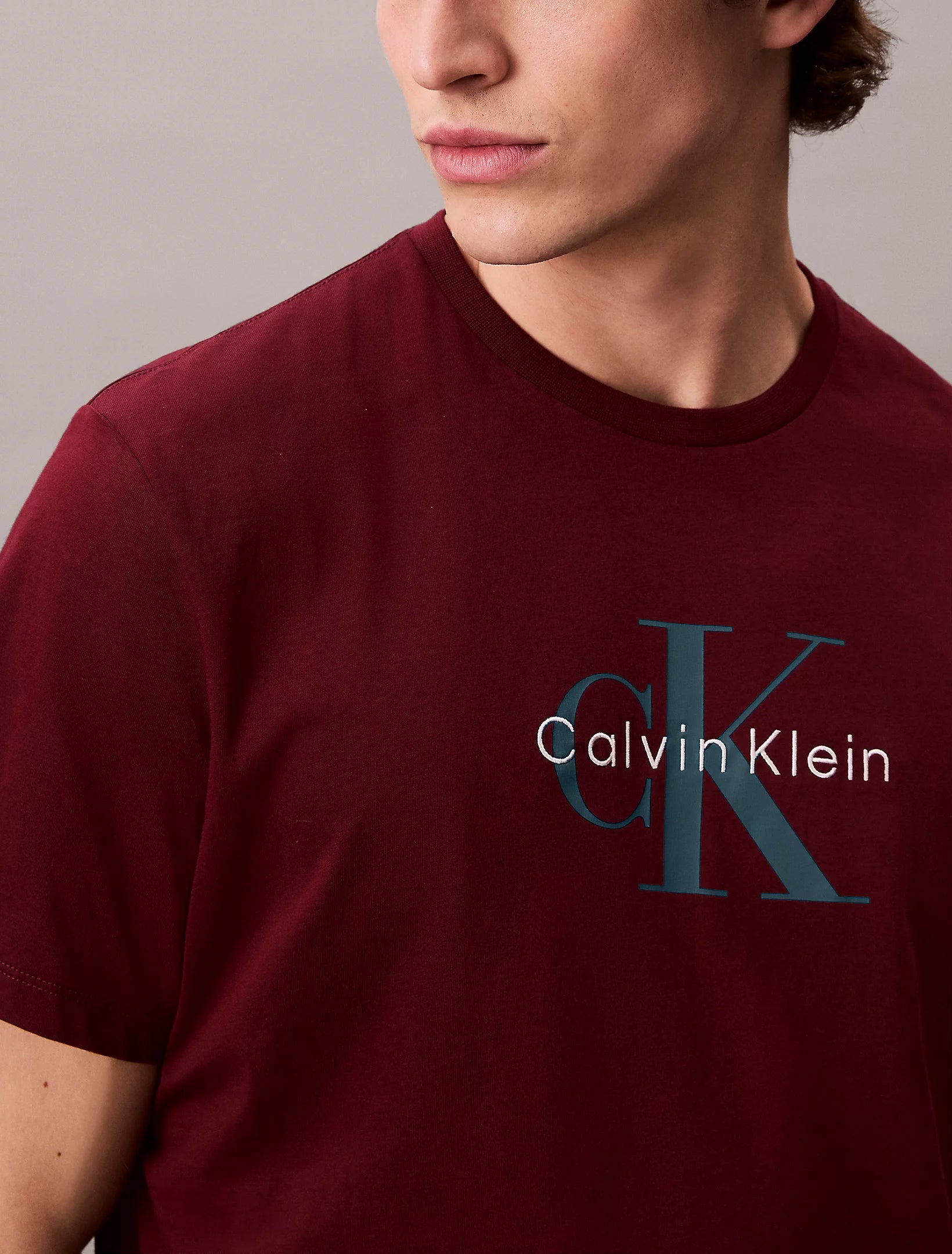 calvin-klein-jeans-miesten-t-paita-ss-hero-monologo-te-viininpunainen-3