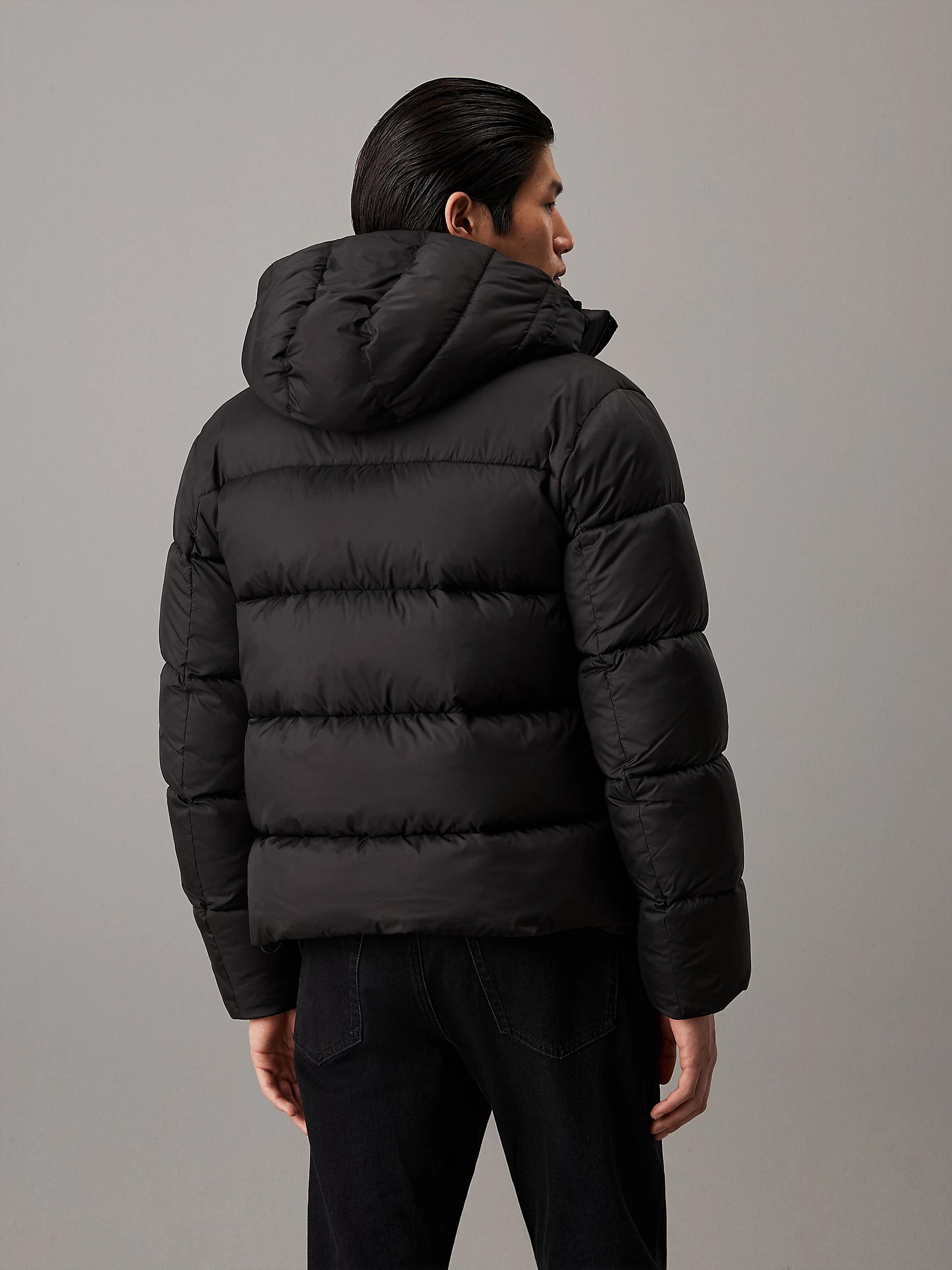 calvin-klein-jeans-miesten-takki-hooded-quilt-puffer-musta-2