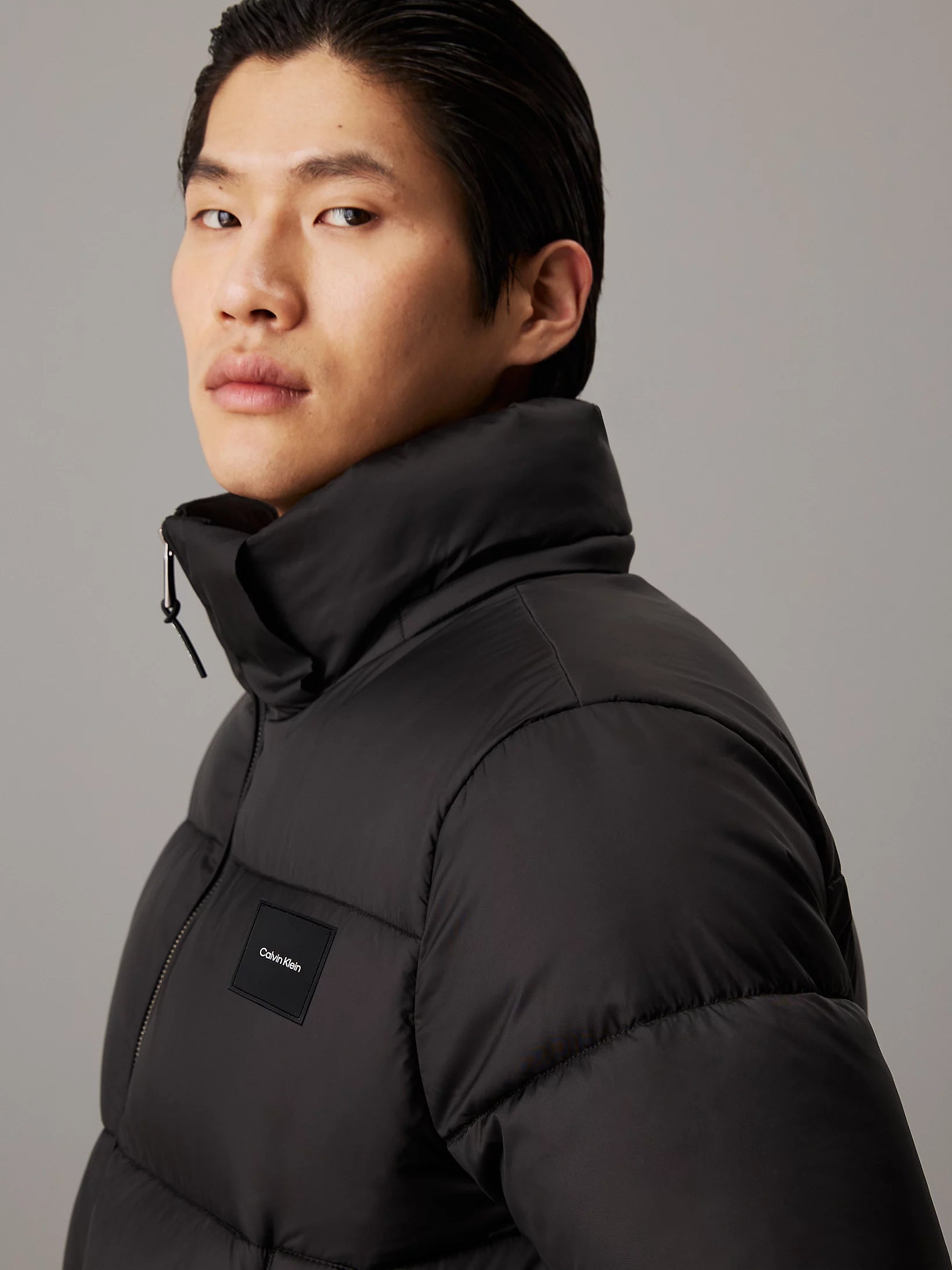calvin-klein-jeans-miesten-takki-hooded-quilt-puffer-musta-3