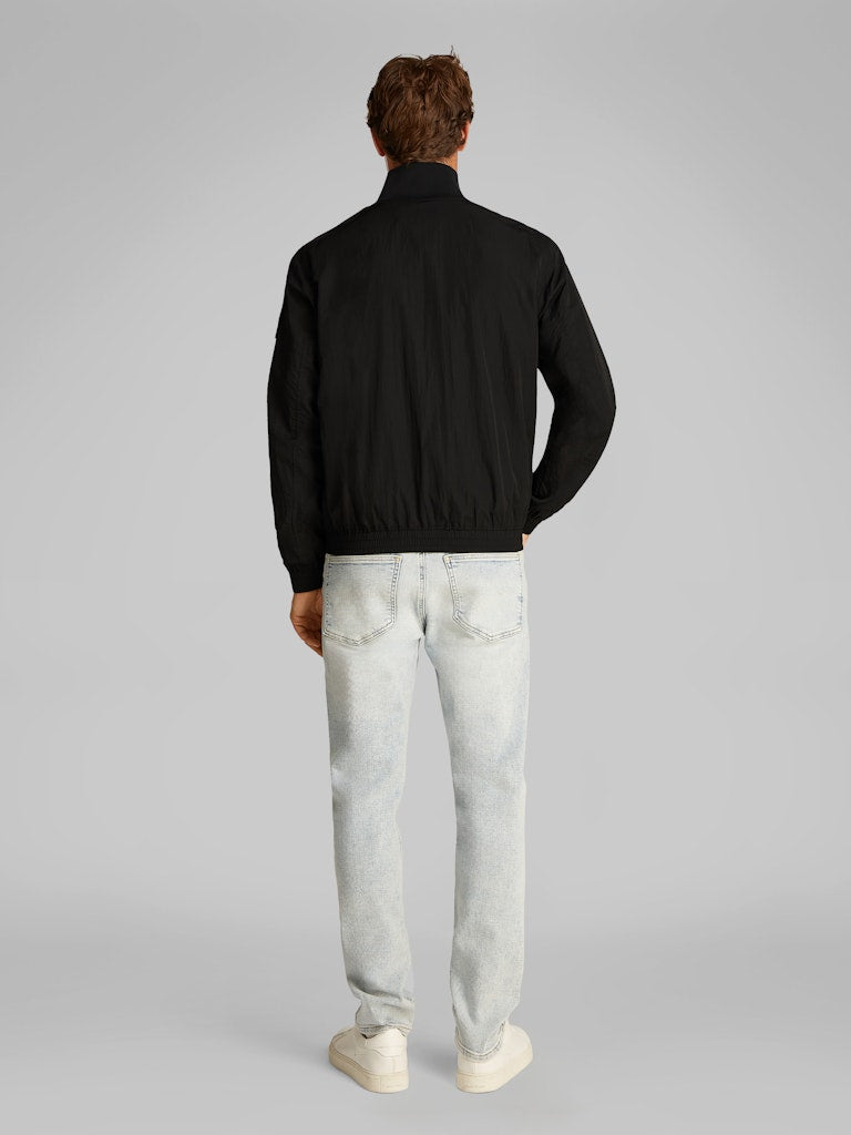 calvin-klein-jeans-miesten-takki-undpadded-harringon-jacket-musta-3