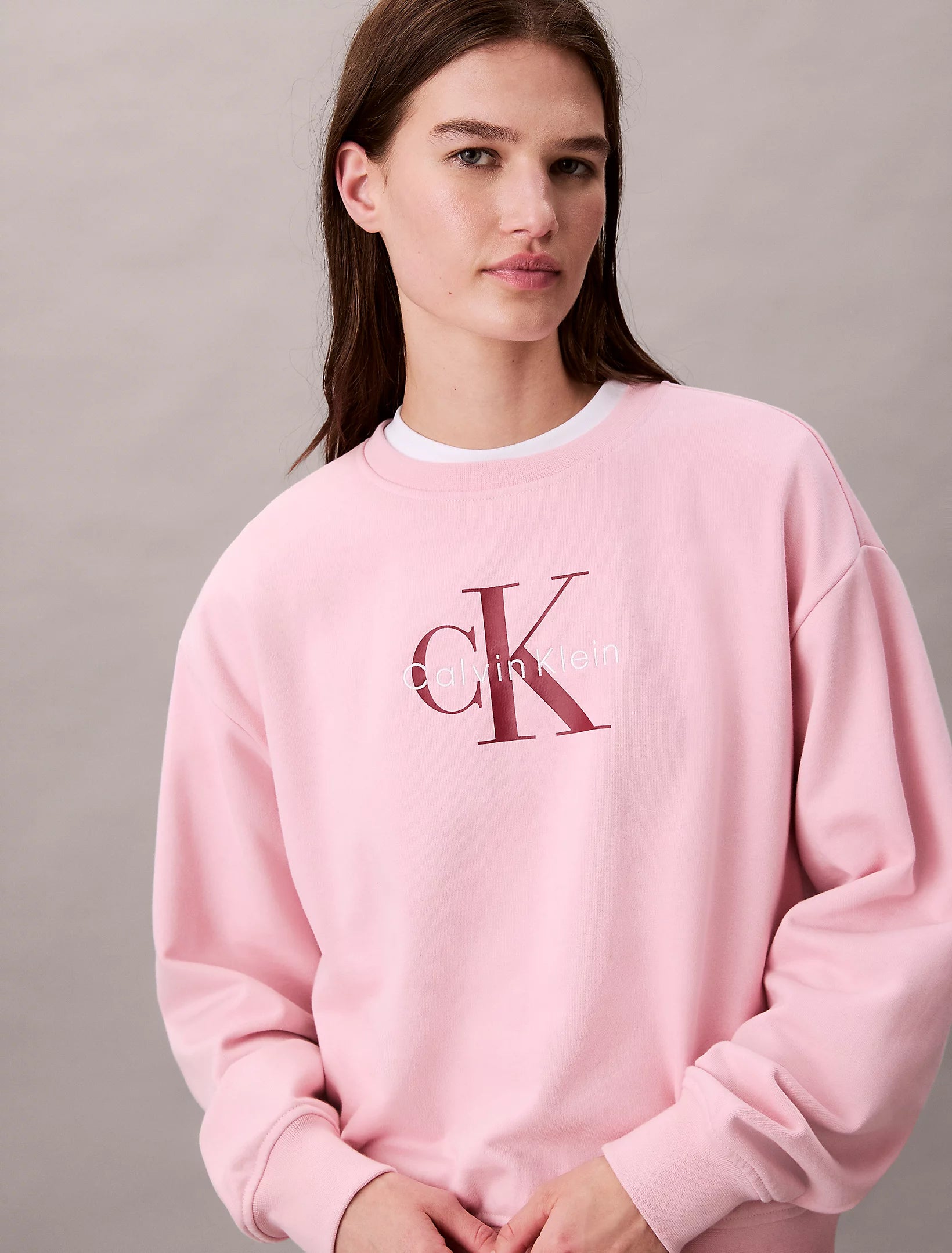 calvin-klein-jeans-naisten-collegepusero-ls-monologo-french-terry-sweatshirt-vaaleanpunainen-3
