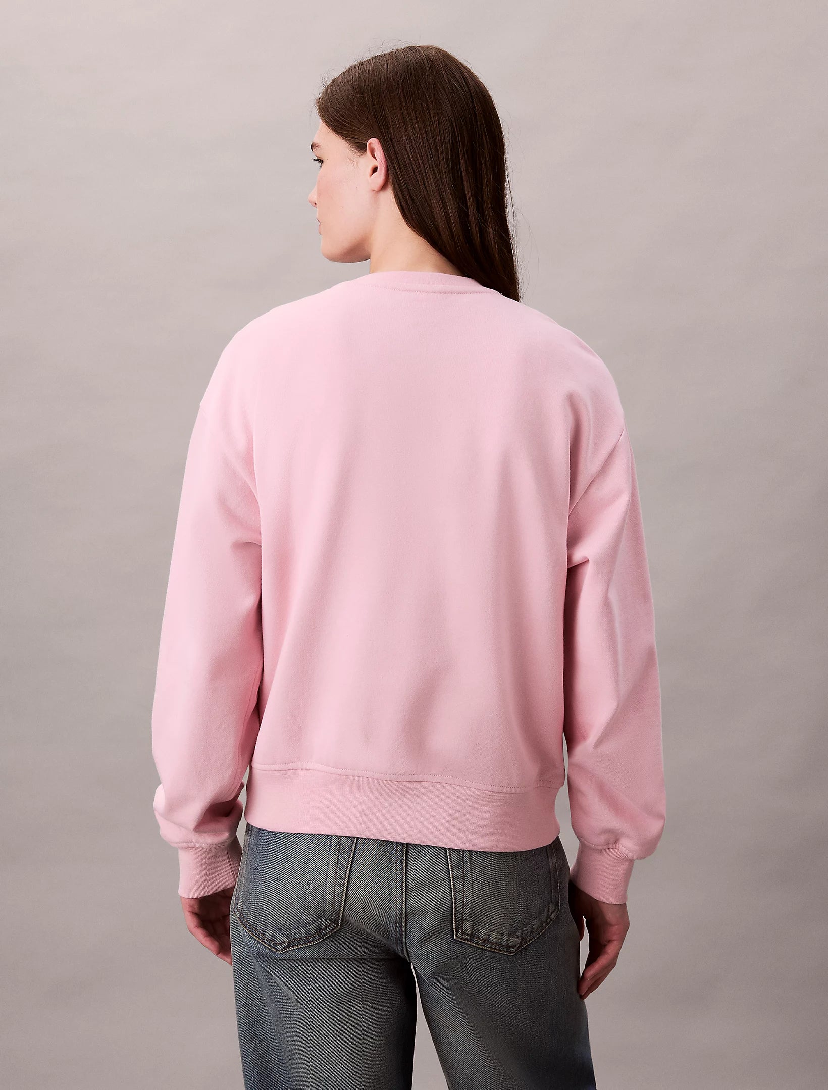 calvin-klein-jeans-naisten-collegepusero-ls-monologo-french-terry-sweatshirt-vaaleanpunainen-4