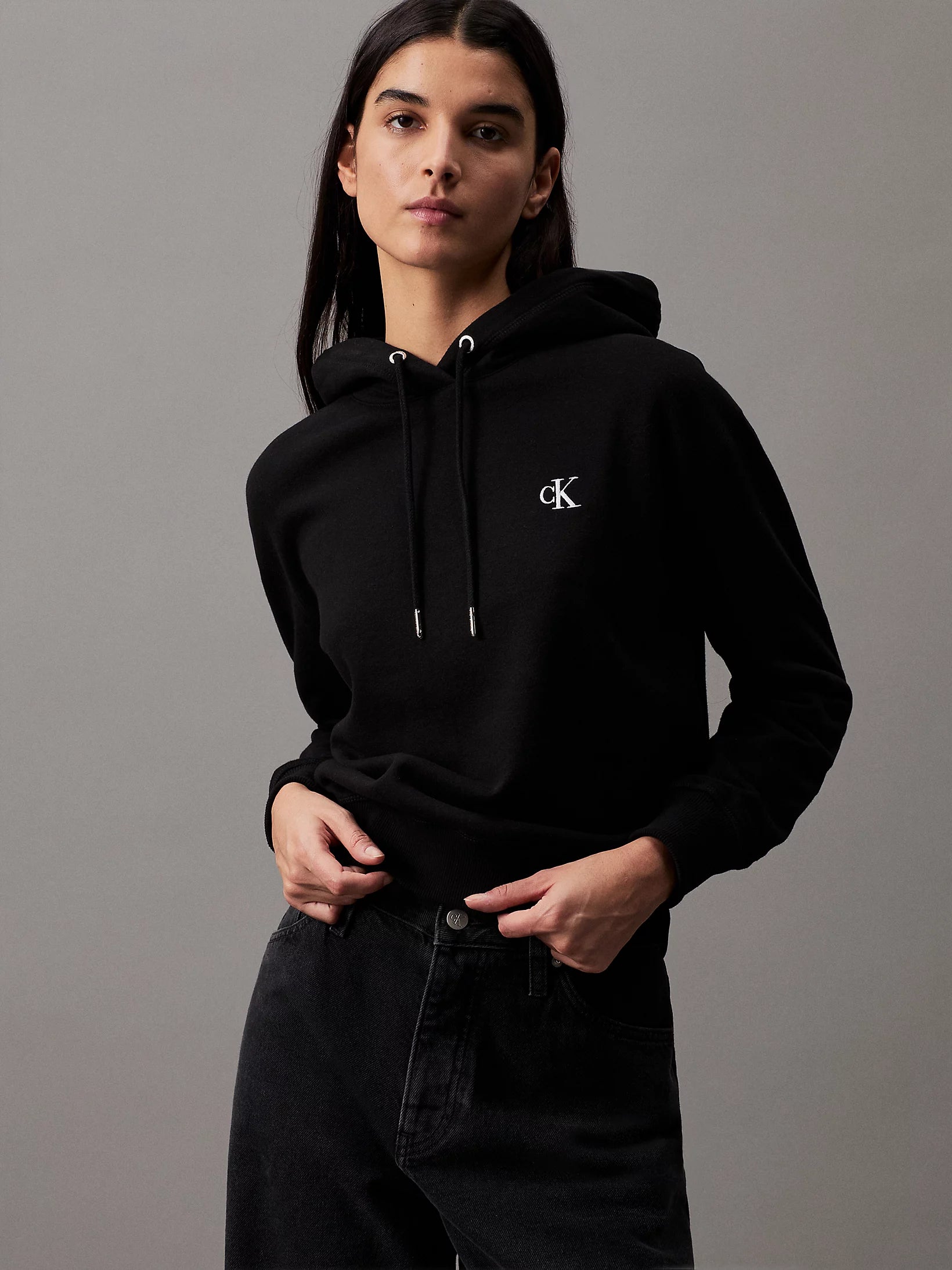 calvin-klein-jeans-naisten-huppari-ck-embroidery-hoodie-musta-1