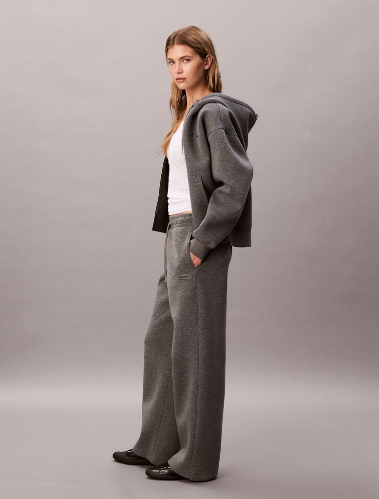 calvin-klein-jeans-naisten-joggerit-scuba-wide-leg-pant-vaaleanharmaa-3