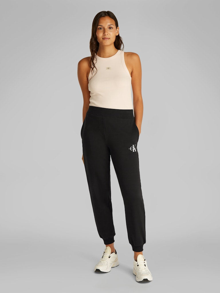 calvin-klein-jeans-naisten-lenkkeilyhousut-monologo-jog-pant-musta-2