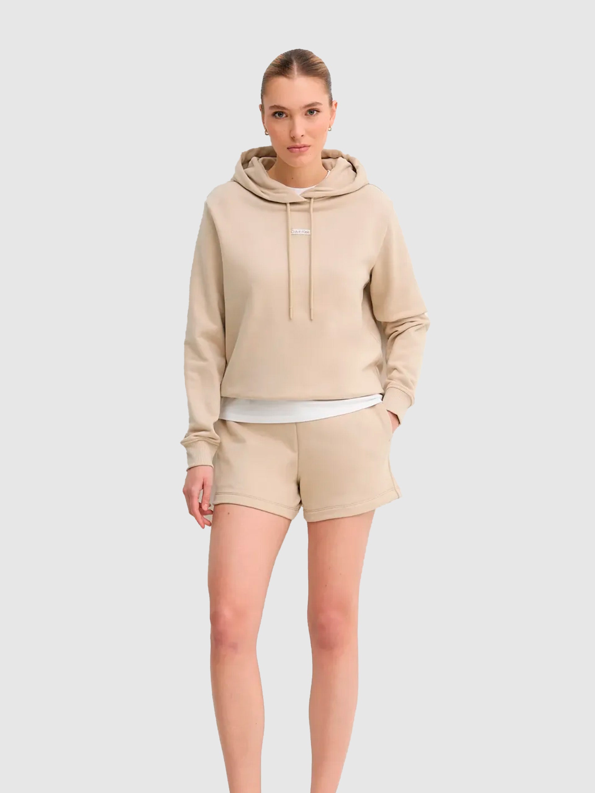 calvin-klein-jeans-naisten-shortsit-placed-institutional-short-vaalea-beige-1