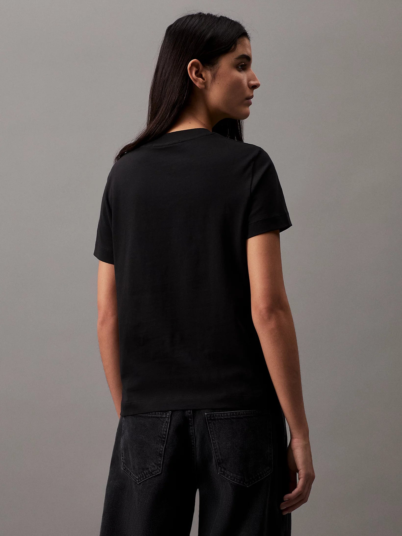 calvin-klein-jeans-naisten-t-paita-core-monologo-musta-2