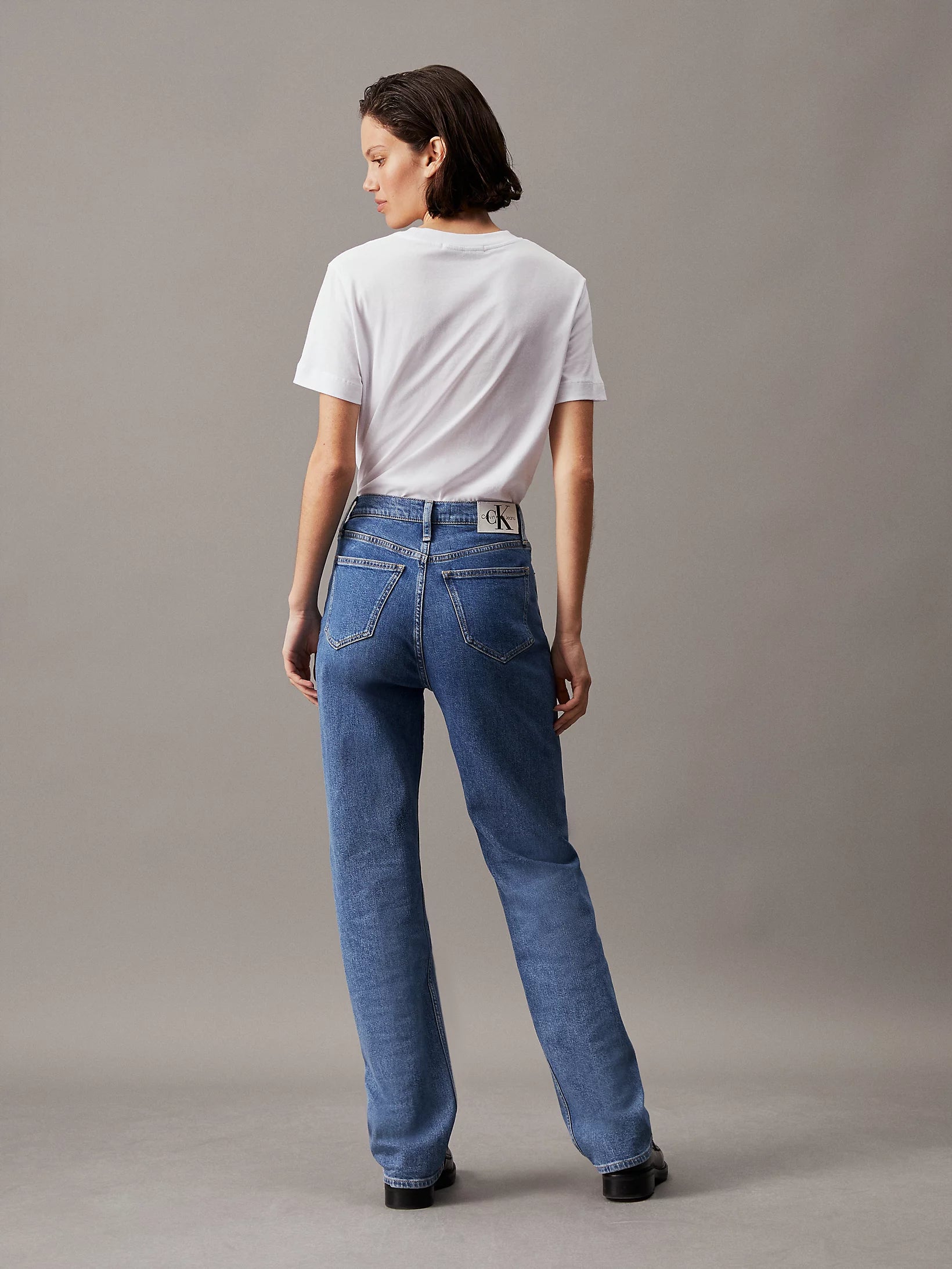 calvin-klein-jeans-naisten-t-paita-core-monologo-valkoinen-2