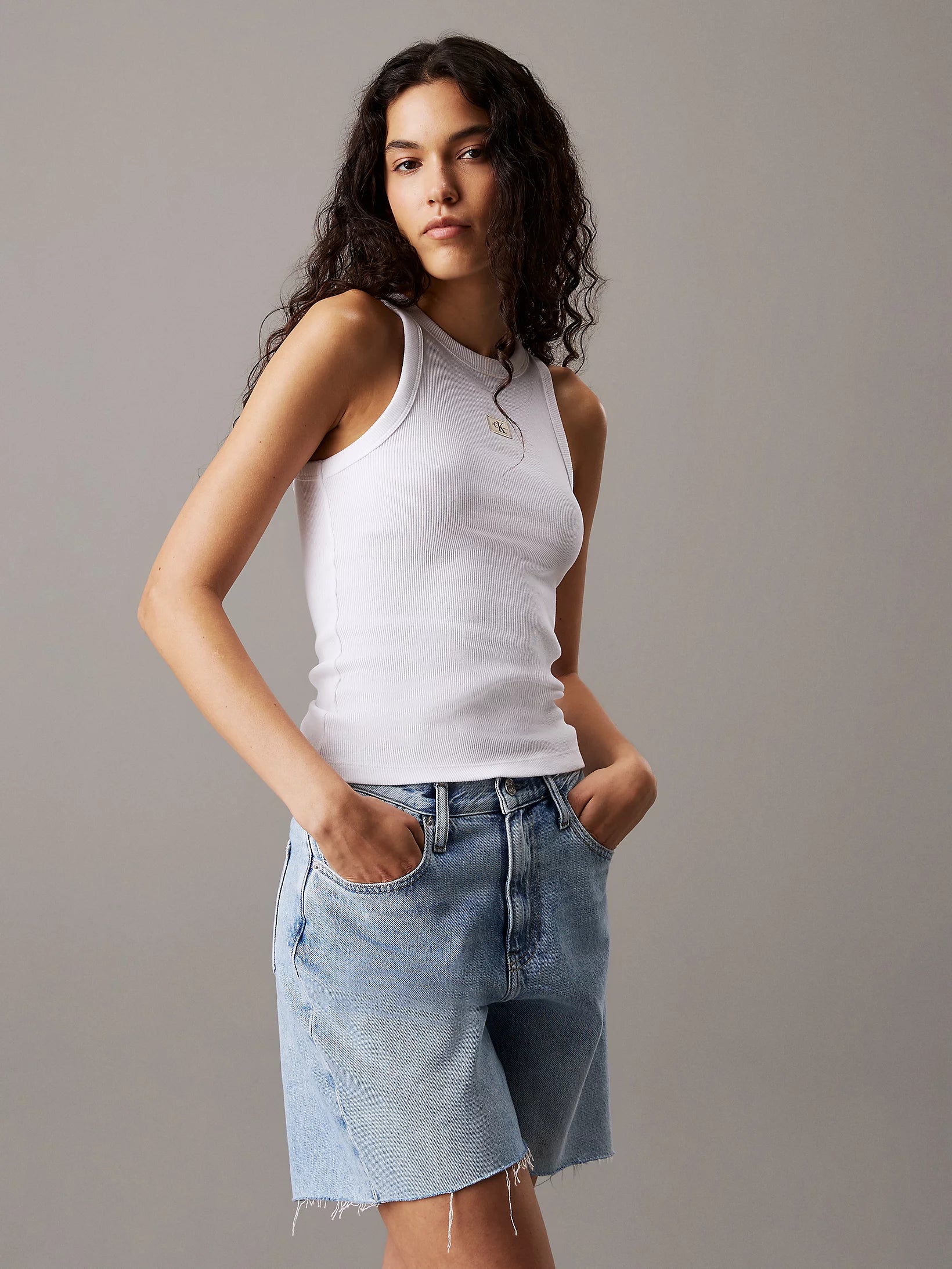 calvin-klein-jeans-naisten-toppi-woven-label-rib-tank-top-valkoinen-1