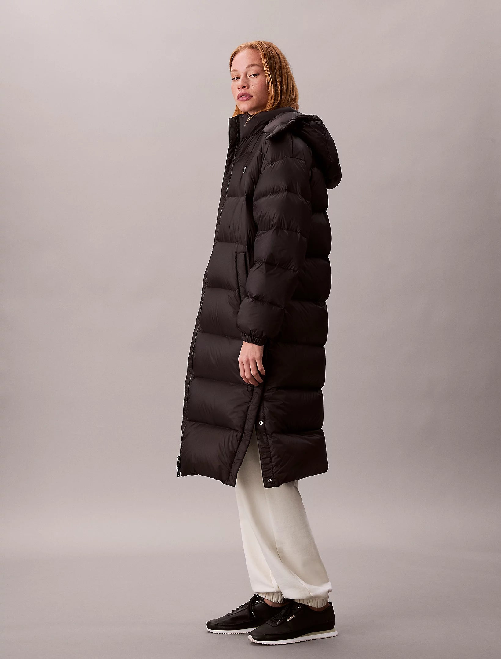 calvin-klein-jeans-naisten-untuvatakki-essential-midweight-long-puffer-musta-2