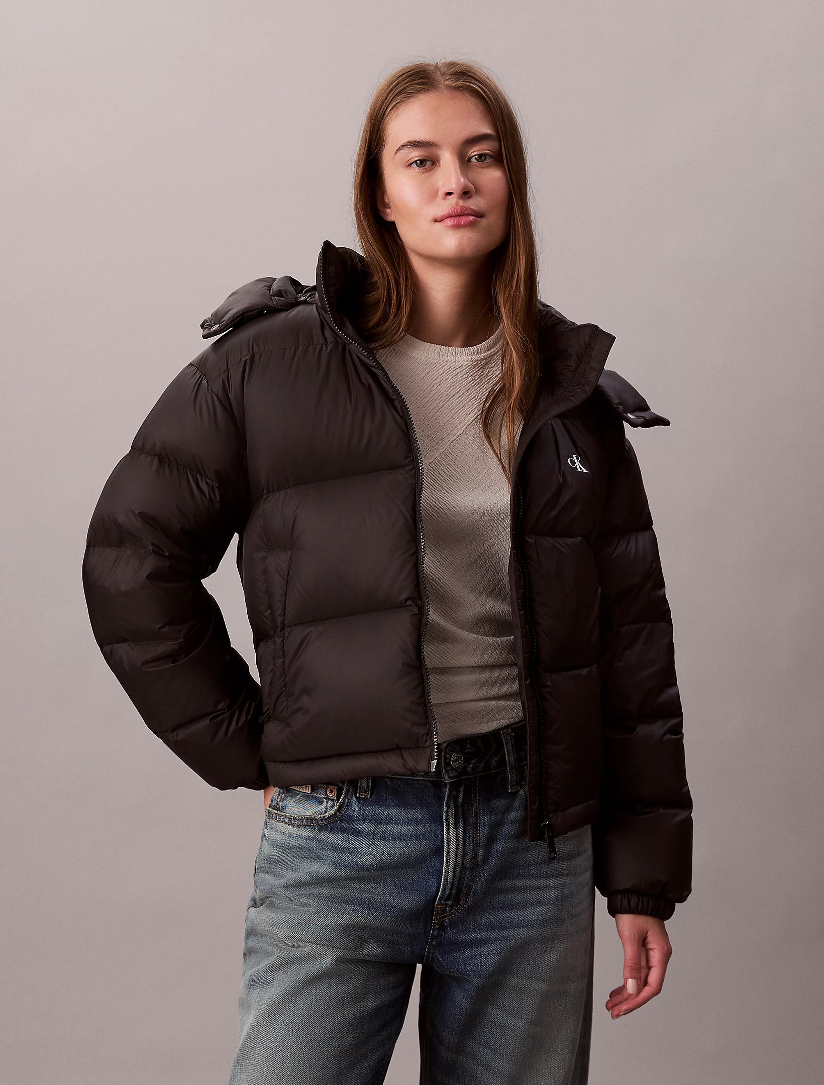 calvin-klein-jeans-naisten-untuvatakki-essential-midweight-puffer-jacket-musta-1